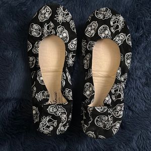 Storehouse flats size 8. Skulls. Only worn 2x. Like brand new